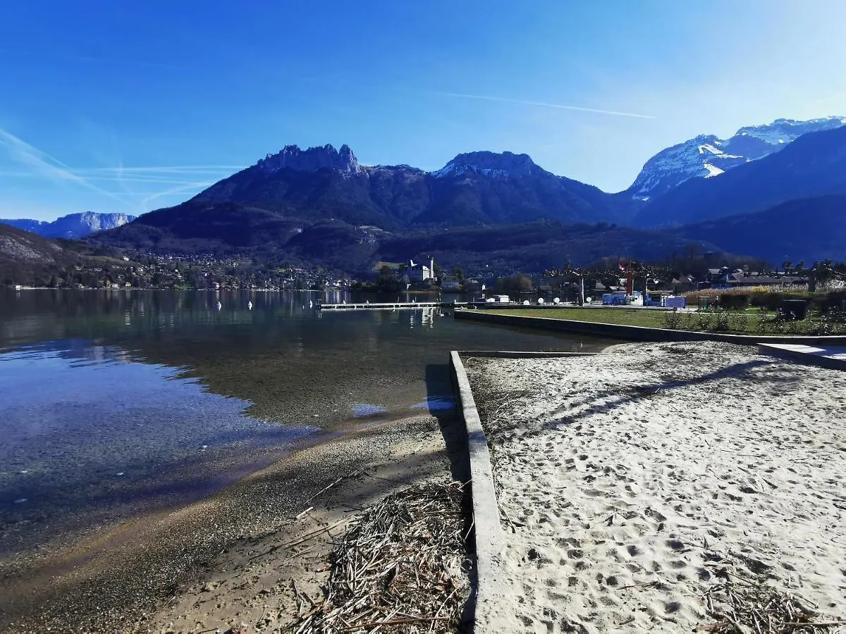 Appartement Lac Annecy plage privée, Duplex Baie des voiles Duingt France